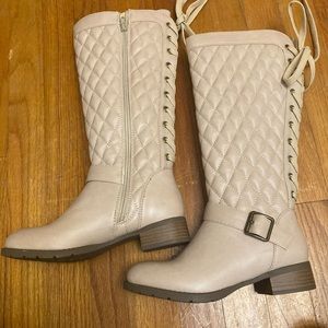 Women’s Stormie flat quilted books size 5 1/2